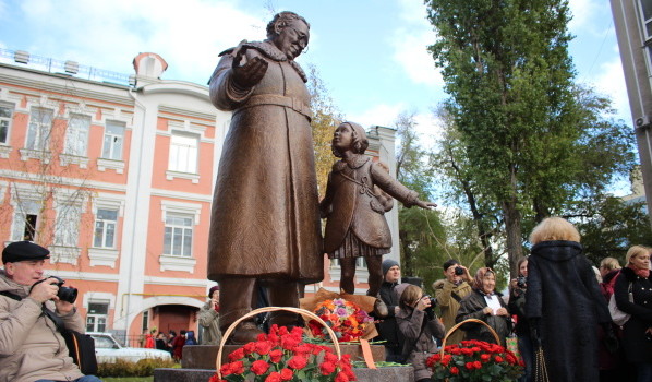 Памятник Маршаку в Воронеже